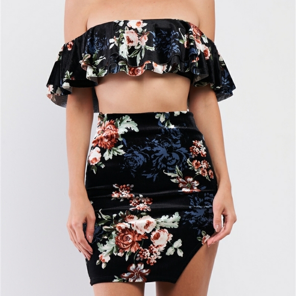 🏆HP🏆 Black Floral Velvet Ruffle Crop Top/Skirt Set - Picture 2 of 10
